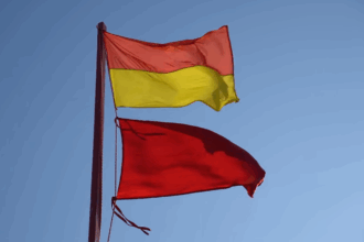 atentie turisti salvamarii au arborat steagul rosu pe plajele din eforie unele dintre cele mai aglomerate de pe litoral 68a028e5e8b41