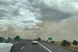 autostrada a2 blocata un incendiu de vegetatie a oprit circulatia pe ambele benzi ale sensului de mers catre bucuresti 68946b5170c22