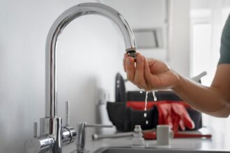 avarie raja pe strada prelungirea sergent nicolae grindeanu mai multe zone au ramas temporar fara apa 689440cd9be17