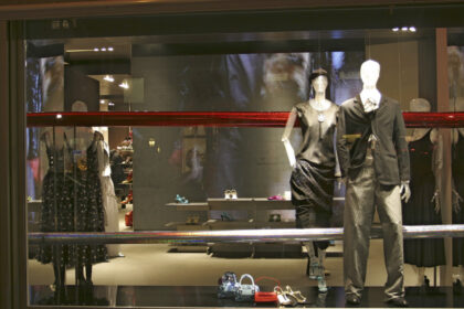 brand de lux amendat cu 35 milioane de euro muncitorii lucrau in conditii ilegale 688f13ed88853