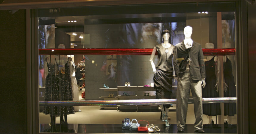 brand de lux amendat cu 35 milioane de euro muncitorii lucrau in conditii ilegale 688f13ed88853