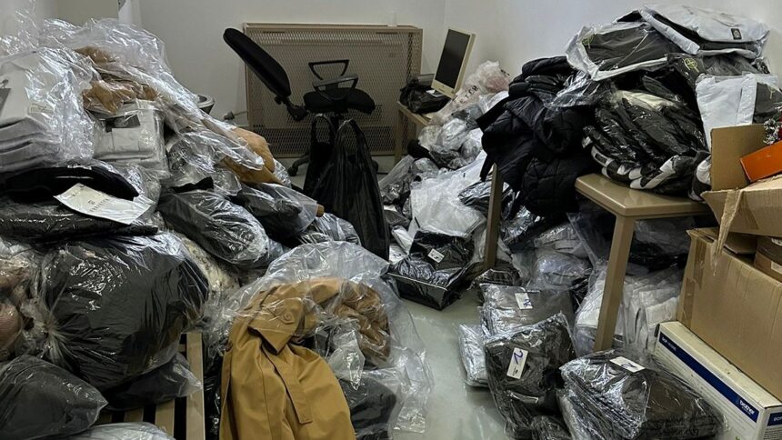 bunuri in valoare de peste 1 milion de euro susceptibile a fi contrafacute descoperite de politistii de frontiera din cadrul garzii de coasta 68ac2d94d4c6d