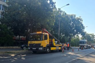 calvarul soferilor ar putea lua sfarsit sc confort urban srl cauta o firma care va aduce capacele de canalizare din constanta la nivelul carosabilului 689d548ee62be