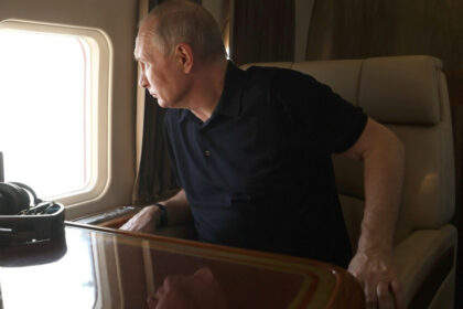 ce documente a studiat putin in zborul spre alaska inaintea intalnirii cu donald trump 689f85efb1069