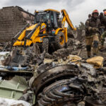 cel putin sase morti dupa ce un avion s a prabusit intr o zona de case de la periferia orasului nairobi kenya 6894e85ee1a1c