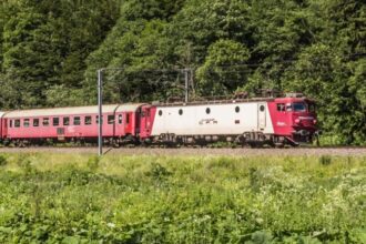 cfr calatori suplimenteaza vagoanele pentru trenurile soarelui in minivacanta de sfanta maria 689b42480f570