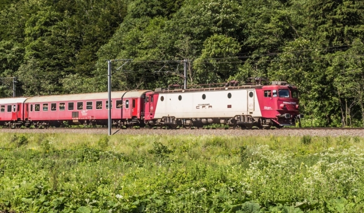 cfr calatori suplimenteaza vagoanele pentru trenurile soarelui in minivacanta de sfanta maria 689b42480f570