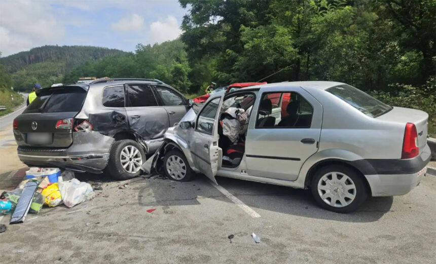 cinci romani au fost raniti intr un grav accident rutier in bulgaria soferul vinovat ar fi fost drogat 688cd7fd7631b