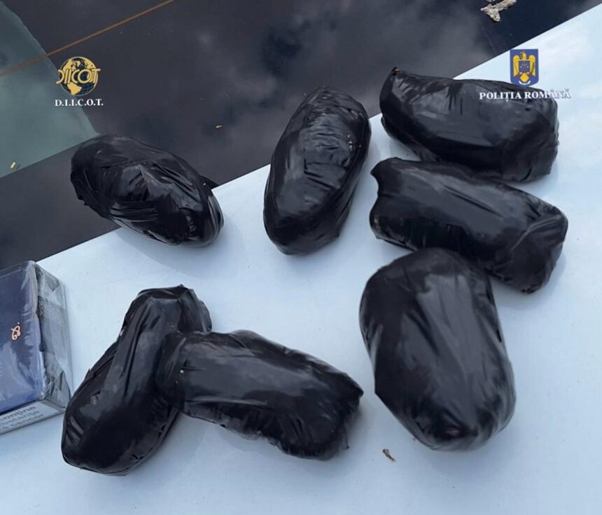 constanta tanar prins in flagrant cand voia sa vanda substante interzise propus spre arestare barbatul avea pregatit aproape 1 kg de canabis 68ac78114a740