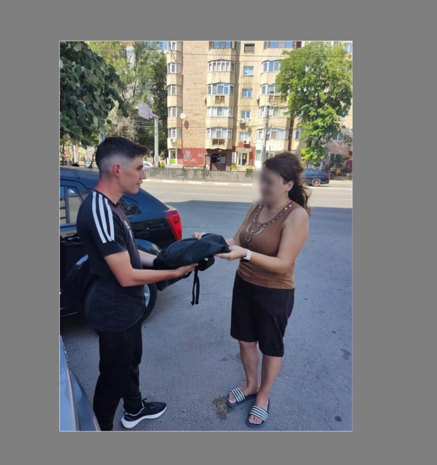 constanta un elev jandarm aflat in practica a gasit si a returnat un rucsac pierdut iata ce s a intamplat mai departe 68a33c880d136