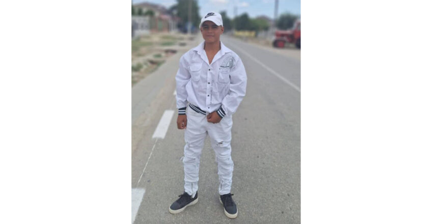 constanta un minor de 13 ani a disparut de langa tatal sau in timp ce asteptau autobuzul apelati la 112 daca il vedeti 689463ae58898