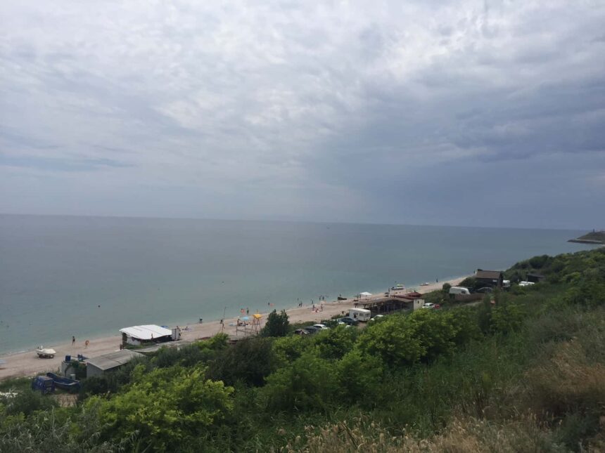 constructiile de pe plaja din tuzla sub lupa autoritatilor ce a dispus prefectul constantei si ce spune seful opc 6898d1637bd3d