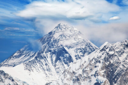 cucerirea everestului se scumpeste nepalul ofera la schimb acces gratuit la 97 de munti 689adda42b42f