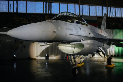 de ce bulgaria a primit doar doua avioane de lupta f 16 de la americani iar unul dintre ele este deja defect 68aa07e86bd04