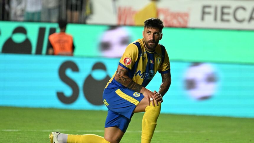 de pe tunel ma iau paul papp a rabufnit la finalul meciului cu u cluj suntem la fotbal manca v as gura voastra 6897c7044d342