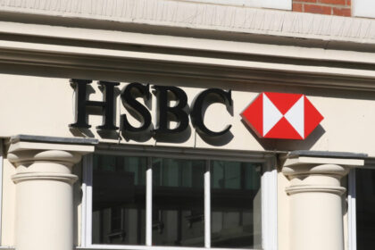 divizia elvetiana a hsbc a inchis conturile a peste 1 000 de clienti bogati din orientul mijlociu dupa cazuri de spalare a banilor 68ac04a305408