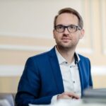 dominic fritz taie zeci de posturi din primarie urmeaza reorganizarea institutiilor subordonate 6895f4b4eeb9a