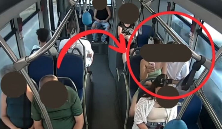 doua persoane amendate dupa ce au fost surprinse fumand intr un autobuz la constanta 68a4a06a82177