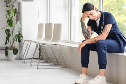 dupa 25 de ani si 25 000 de medici plecati se face un studiu despre motivele pentru care medicii tineri aleg sa profeseze in alte tari 68aee9e5b07fb