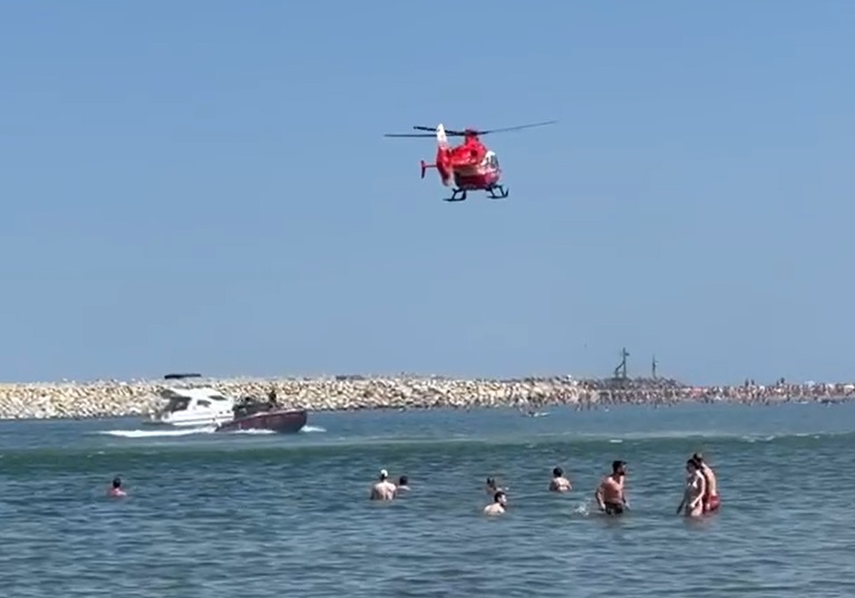 elicopterul smurd trimis de urgenta in mosneni aproape de 23 august o persoana a fost scoasa inconstienta dintr o piscina 6890a3cf3e086