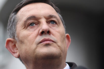 eurodeputatul aur gheorghe piperea opozitia pregateste 6 motiuni de cenzura impotriva guvernului bolojan plangere si la cedo 68b1b766844a2