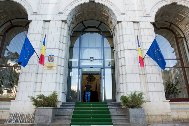 exclusiv ultima ora ministerul finantelor dizolva o entitate pentru reduceri de costuri posturi de conducere platite azi cu pana la 26 400 lei pe luna vor fi reduse semnificativ pana la dizolvare 68ace4870e622
