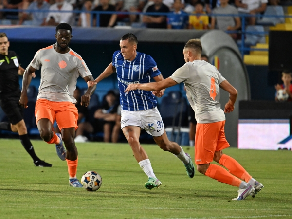 farul a ajuns la trei victorii consecutive si a urcat pe primul loc in superliga 688dd88e907ce