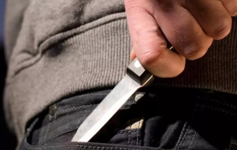 femeie din limanu amenintata cu un cutit de fostul concubin pentru a o face sa se impace cu el 68b0d124b1cb5