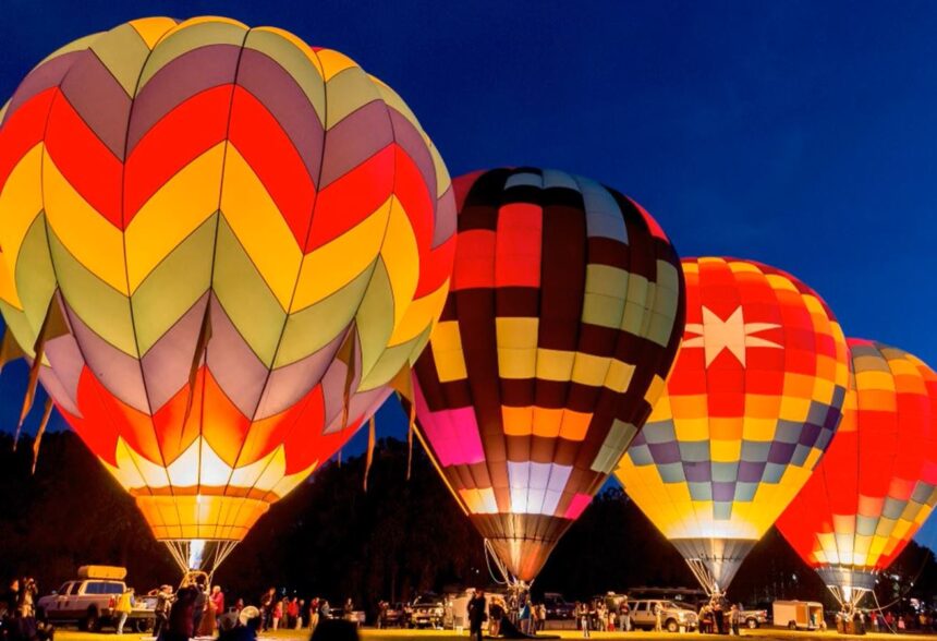 festivalul baloanelor cu aer cald luminaria in comuna corbu trei zile de concerte live proiectii de film sub cerul liber si spectacole de lumini 68a59d08d3fd8
