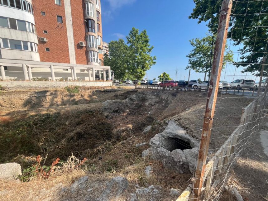 firma care vrea sa ridice un bloc peste vestigii arheologice se judeca cu portul si cere daune deoarece nu a fost lasata sa detina monopolul in activitatile de pilotaj 68a50245ed871