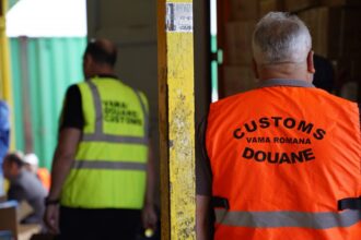 flagrant spectaculos la biroul vamal constanta inspector vamal prins cu banii in borseta un afacerist chinez client fidel 68a6456d805a0