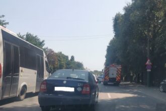 foto accident la cet la trecerea de pietoni traficul este blocat pe ambele sensuri 6895cf13cff0f