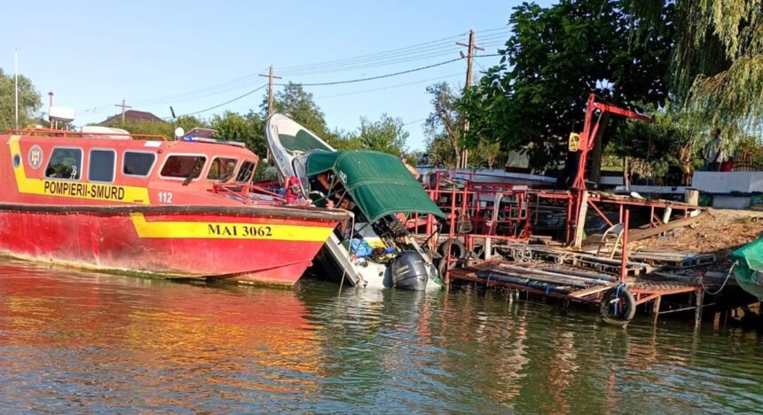 foto accident naval in delta dunarii la crisan cu o ambarcatiune in care se aflau si doi copii 688e390b0be29