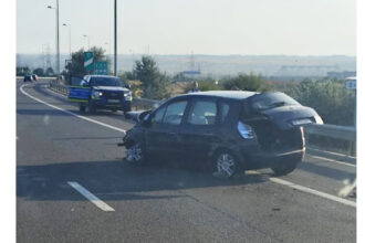 foto accident pe autostrada a4 spre ovidiu un autoturism a intrat in parapet soferul este ranit 68a2b3a4c6844