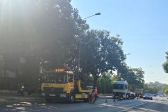 foto atentie soferi o banda de cirulatie de pe bulevardul tomis blocata vezi ce se intampla aici 6891a0851e8d7