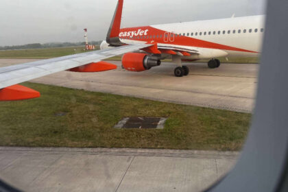 foto doua avioane au intrat in coliziune pe aeroportul din manchester tot avionul a tremurat a fost o lovitura puternica 689f00d13462b