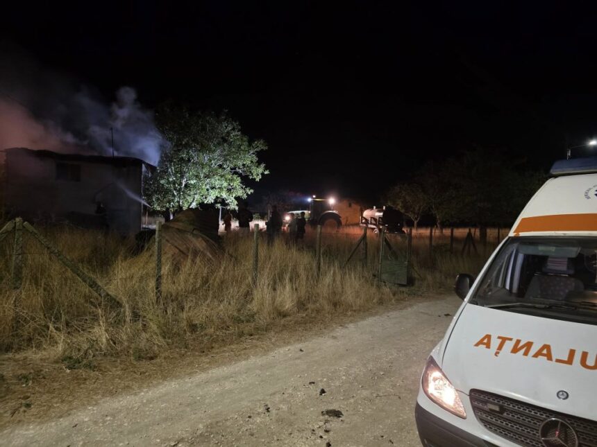 foto incendiu misterios la lipnita o casa a ars complet desi era fara curent electric proprietarii sunt plecati in germania reactia primarului 68b2eb44d7ba7