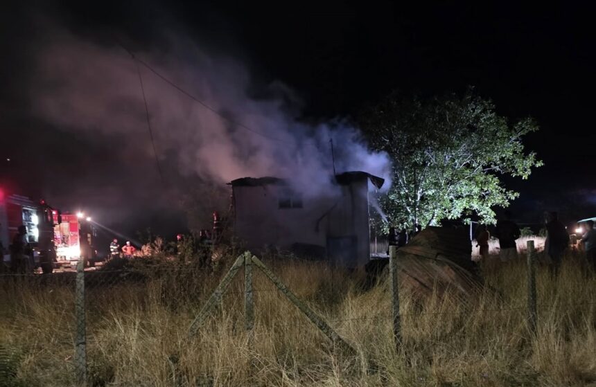 foto incendiu noaptea trecuta la o casa din cuiugiuc comuna lipnita 68b28bbf9ea2f