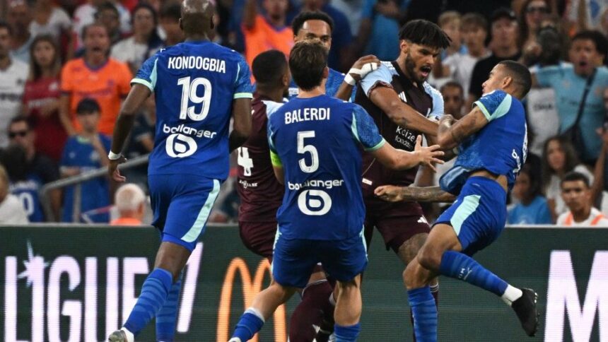foto mason greenwood umilit intr un amical un international englez l a luat la rost si i a sfasiat tricoul 689857db5546d