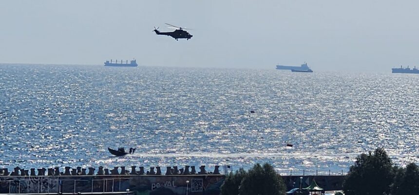 foto pregatiri de ziua marinei 2025 pe faleza cazinoului si in portul tomis elicoptere militare vase si salupele rapide ale fortelor navale si au facut deja aparitia 689382b998cc0