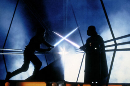 foto sabia laser din star wars folosita de darth vader expusa la londra inaintea unei licitatii suma pentru care ar putea fi vanduta 6893b3460d1b9
