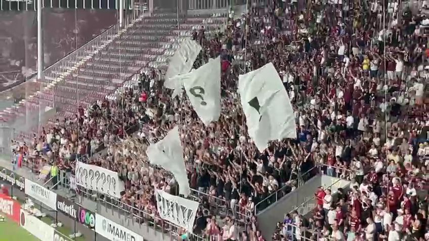 foto semnal de alarma ce au reprezentat bannerele si afisate de rapidisti la meciul cu fc botos 68930fbabb043