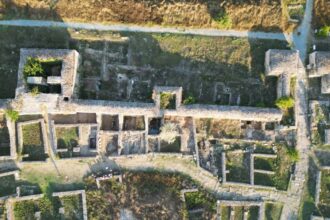 foto tezaur descoperit de arheologi la cetatea histria monede antice si bijuterii din metale pretioase din perioada romana au fost scoase la lumina 68a9d82b28f2c