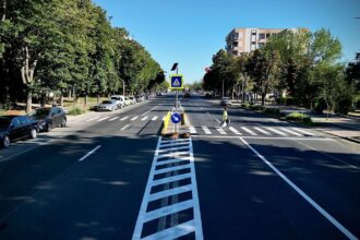 foto trei treceri de pietoni cu refugiu si iluminat intermitent au fost amenajate pe bulevardul lapusneanu 68b0175b42484