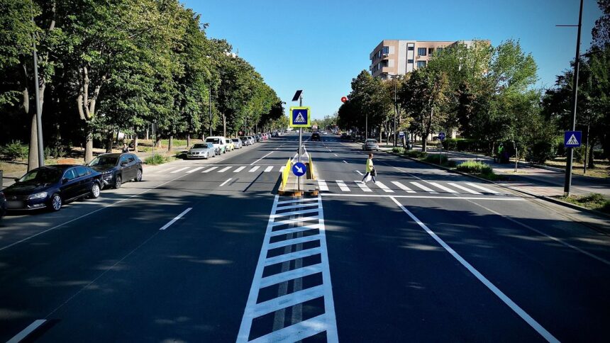 foto trei treceri de pietoni cu refugiu si iluminat intermitent au fost amenajate pe bulevardul lapusneanu 68b0175b42484