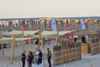 foto un copil de 10 ani s a ratacit pe plaja belona din eforie 68a0bcab8381f