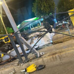 foto un tanar sofer a pierdut controlul masinii si s a rasturnat dupa ce a lovit un refugiu de tramvai in bucuresti 68ad586d1cfc2