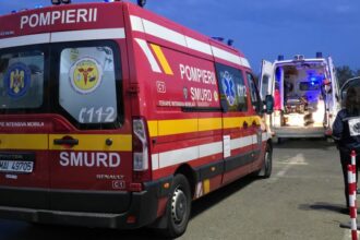 foto unei persoane i s a facut rau in parcarea de la carrefour tom constanta barbatului i se efectueaza protocolul de resuscitare 68b484139962a