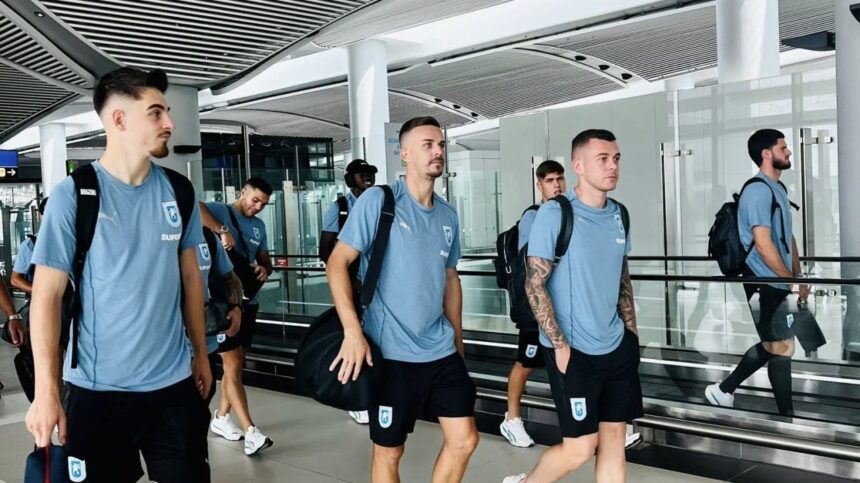 foto universitatea craiova a ajuns la istanbul meci dificil pentru elevii lui mirel radoi 68a5a92e8ee82