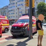 foto video accident cu o autospeciala smurd si un bmw la intersectia de la capela militara 68973c49e75ee